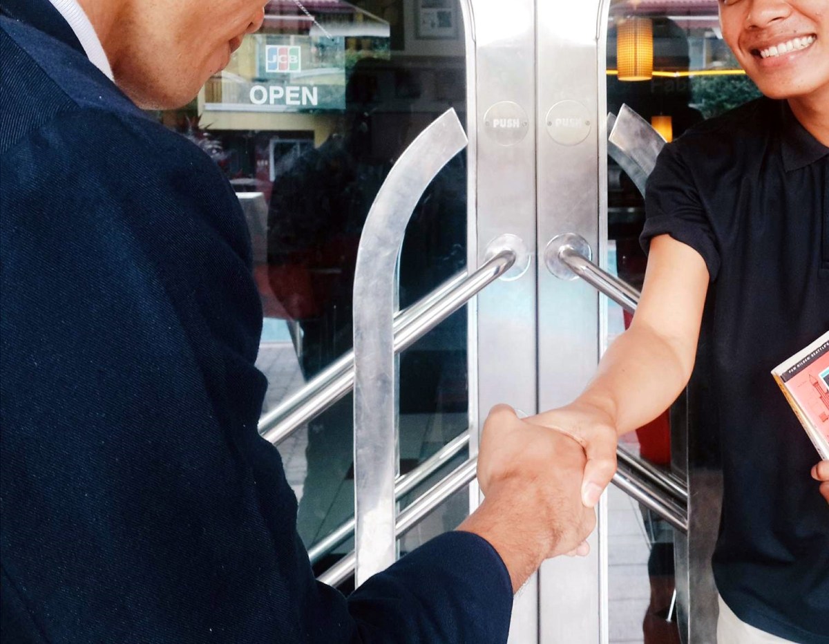 HOW TO: Strategize Handshake to get a Genuine Sales&nbsp;Commitment